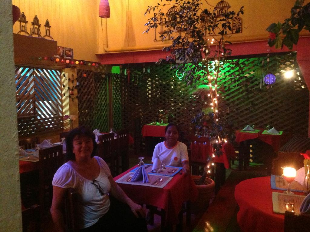 Hotel El Delfin Livingston Exterior photo