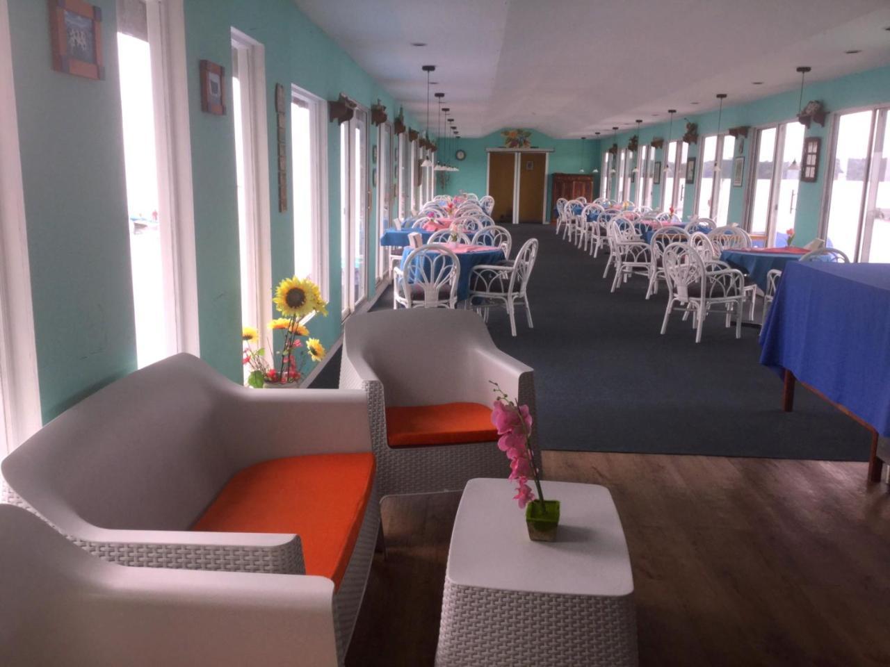 Hotel El Delfin Livingston Exterior photo