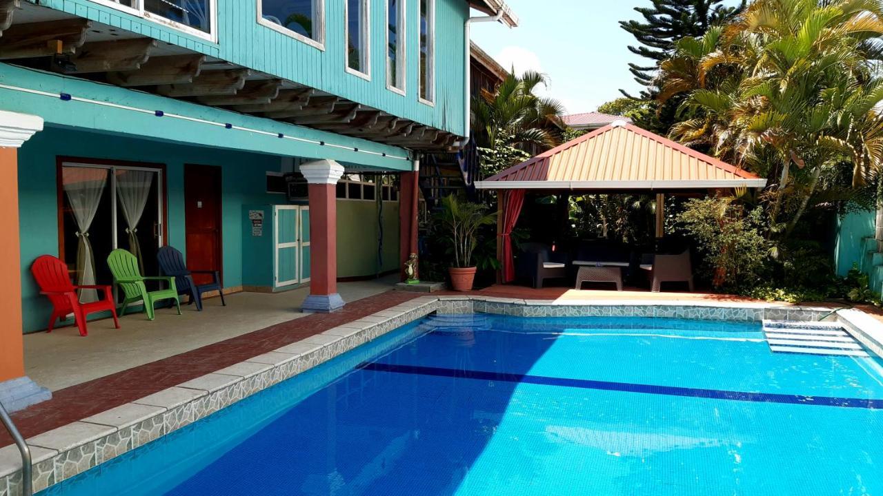 Hotel El Delfin Livingston Exterior photo